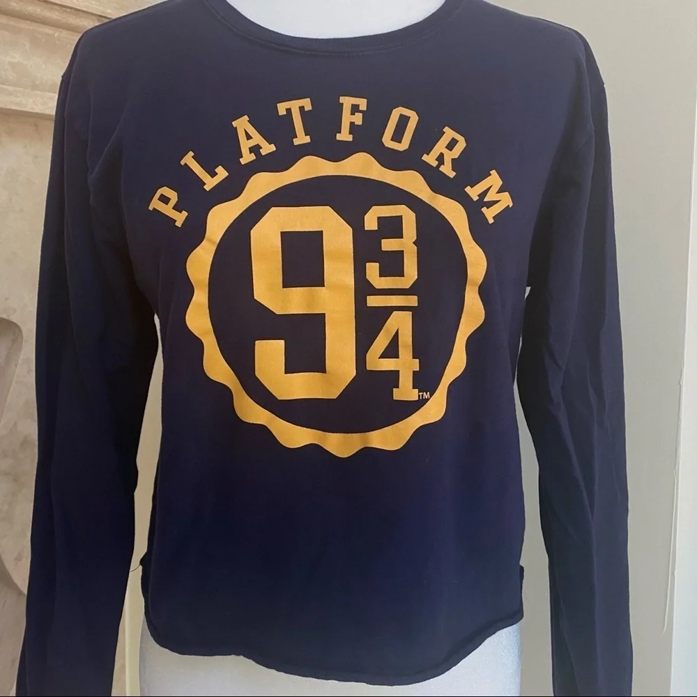 Harry Potter Platform 9 3/4 Blue and Gold Long Sleeve T Shirt Crop Top Size M - Picture 8 of 9